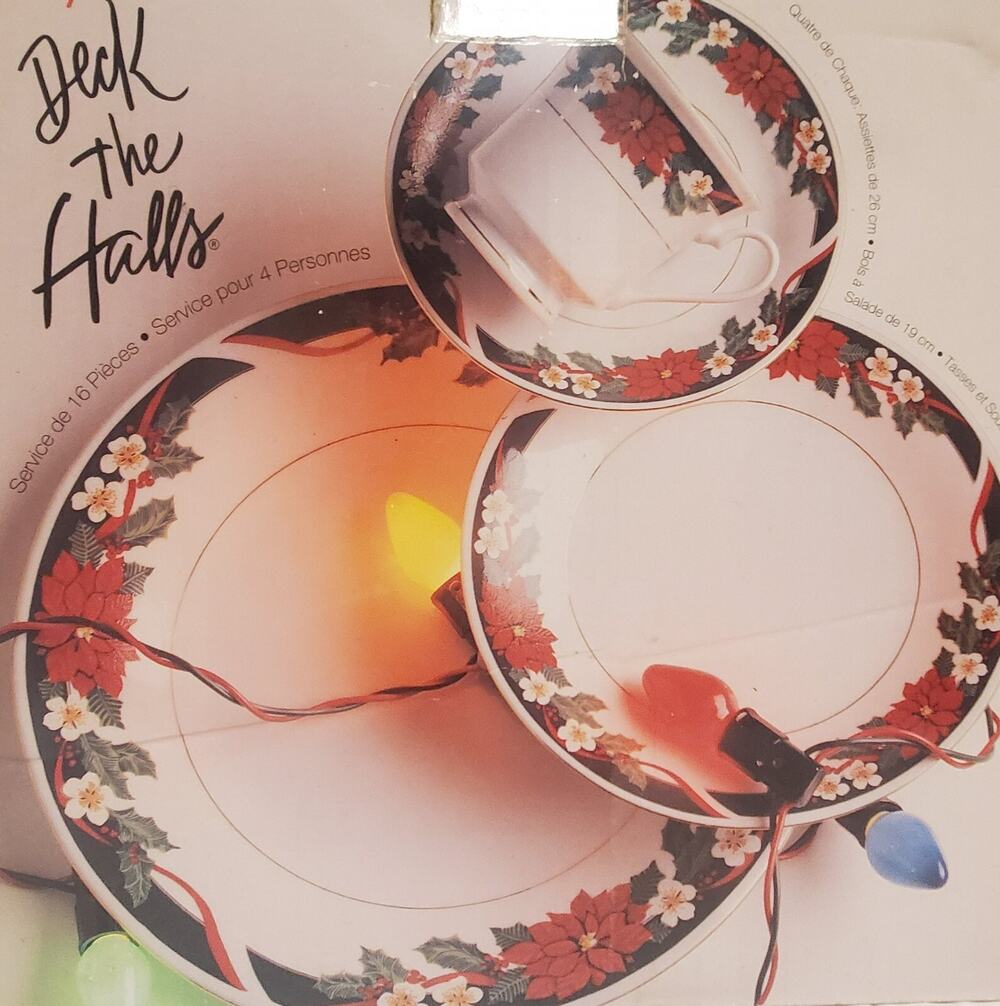 Tienshan Fine China DECK THE HALLS 4 Place Setting 16 Pieces Christmas Floral